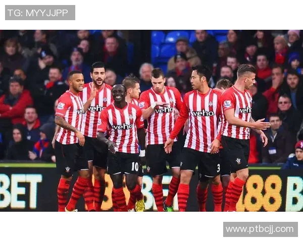 冰火两重天：曼联绝平之痛与世界杯抽签之谜，今夜谁主沉浮？